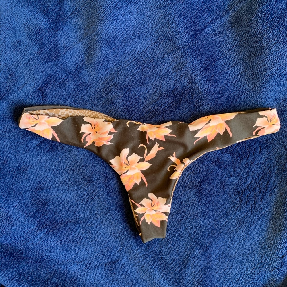 Acacia Bottoms